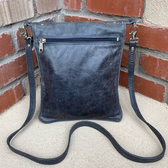 HASbags🇺🇸Reversible Leather/Fabric Flip Crossbody Bag - Picture 2 of 7